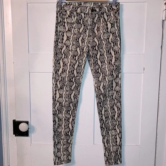 NWOT Snakeskin Print Wild Fable Skinny Jeggings Black & Cream Denim Size 2 - Picture 3 of 7